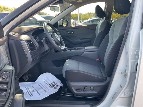 Used 2023 Nissan Rogue SV FWD image 8