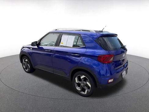 Used 2025 Hyundai Venue SEL FWD image 10
