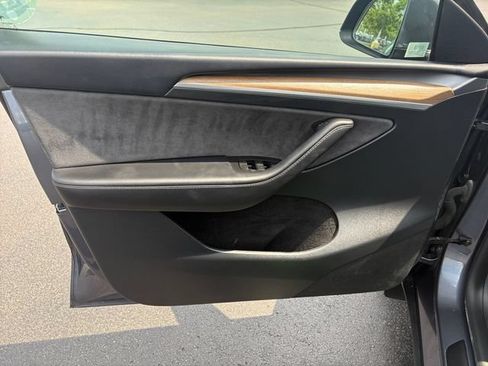 Used 2023 Tesla Model Y Long Range AWD/4WD image 18