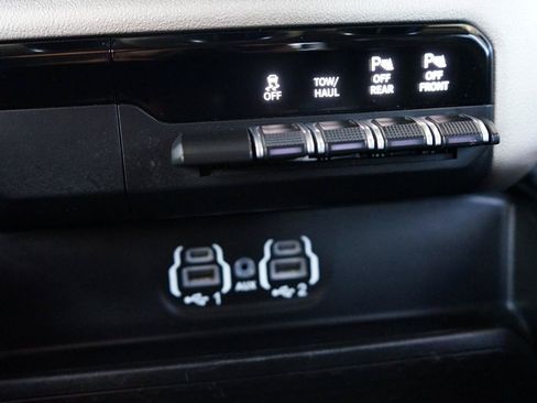 Used 2022 RAM 1500 Laramie AWD/4WD image 17