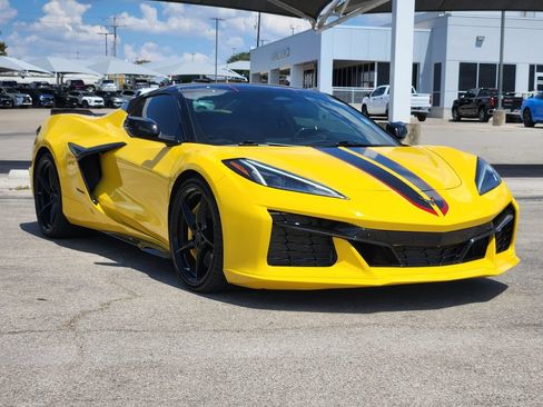 Used 2025 Chevrolet Corvette E-Ray AWD/4WD image 3