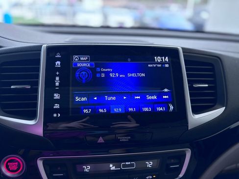 Used 2018 Honda Pilot Touring image 32