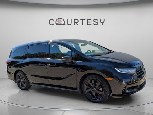 Used 2023 Honda Odyssey Sport image 11