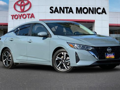 Used 2024 Nissan Sentra SV FWD image 2