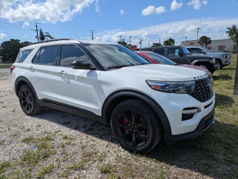 Used 2022 Ford Explorer ST w/ Equipment Group 401A AWD/4WD image 2