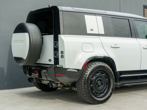 Used 2023 Land Rover Defender 110 image 31