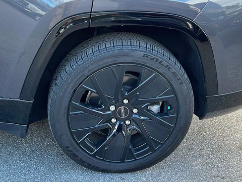 Used 2024 Jeep Wagoneer Launch Edition image 12