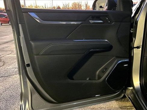 Used 2025 GMC Acadia Elevation image 20