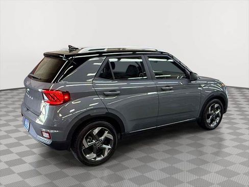 Certified 2022 Hyundai Venue Limited FWD image 10