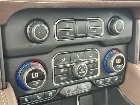 Used 2021 Chevrolet Suburban High Country image 16