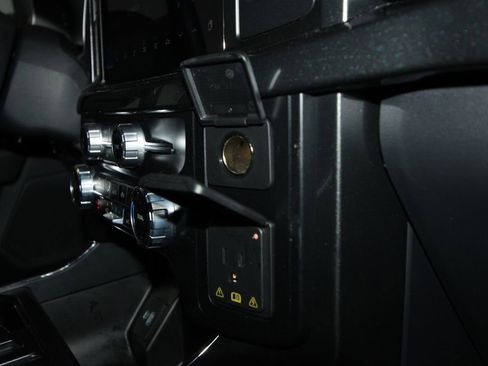 Used 2023 Ford F150 Lariat image 23