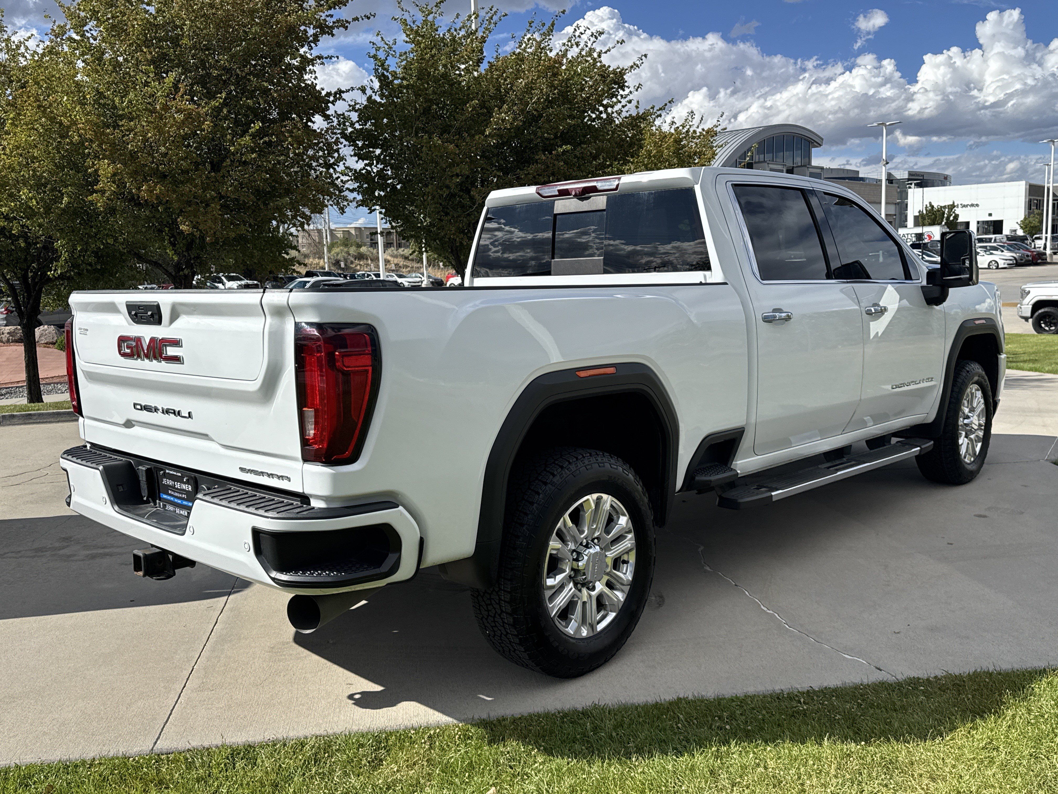Used 2023 GMC Sierra 3500 Denali w/ Denali Ultimate Package AWD/4WD image 8