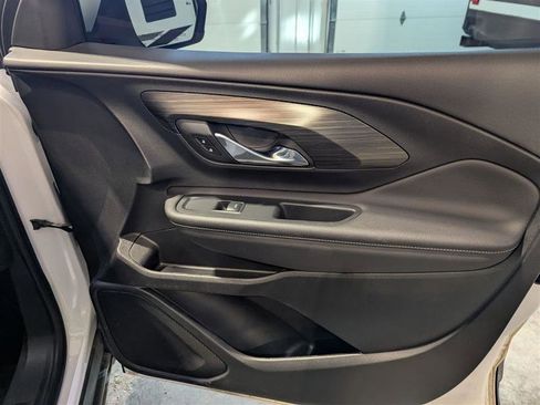 Used 2022 GMC Terrain SLE w/ Driver Convenience Package image 17