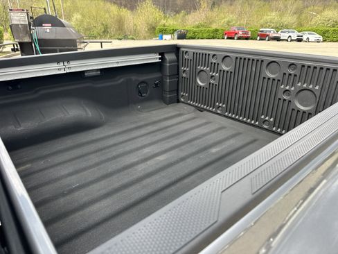 Used 2024 Nissan Frontier SL w/ Technology Package RWD image 8