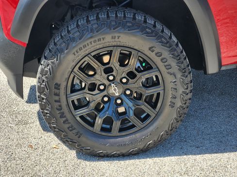 Used 2025 Chevrolet Colorado Trail Boss AWD/4WD image 29