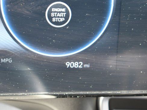 Used 2023 Hyundai Elantra SEL w/ Convenience Package image 32