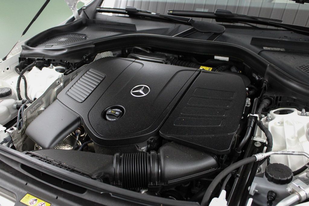 Used 2025 Mercedes-Benz GLC 300 image 40