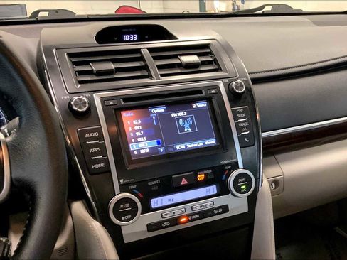 Used 2014 Toyota Camry XLE w/ Leather Package image 8