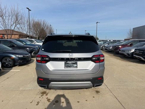 Used 2025 Honda Pilot Elite image 5