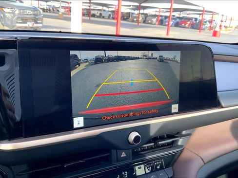 Used 2024 Toyota Crown Limited image 27