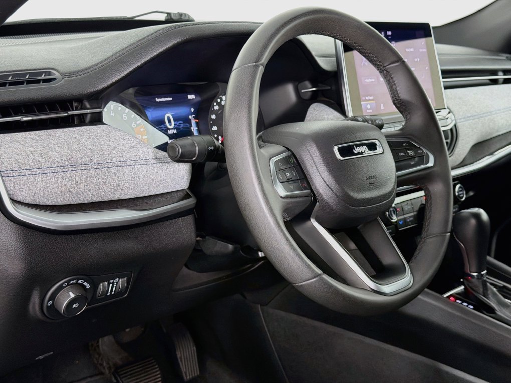 Used 2024 Jeep Compass Latitude AWD/4WD image 36
