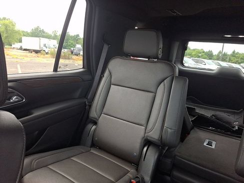 Used 2024 Chevrolet Tahoe High Country AWD/4WD image 19