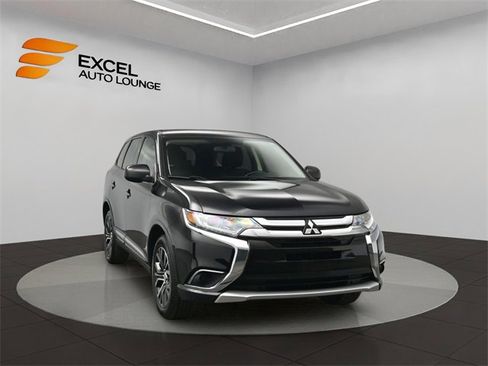 Used 2018 Mitsubishi Outlander SE image 7