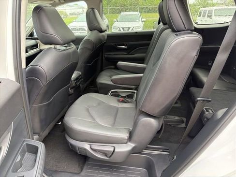 Used 2024 Toyota Grand Highlander AWD image 10