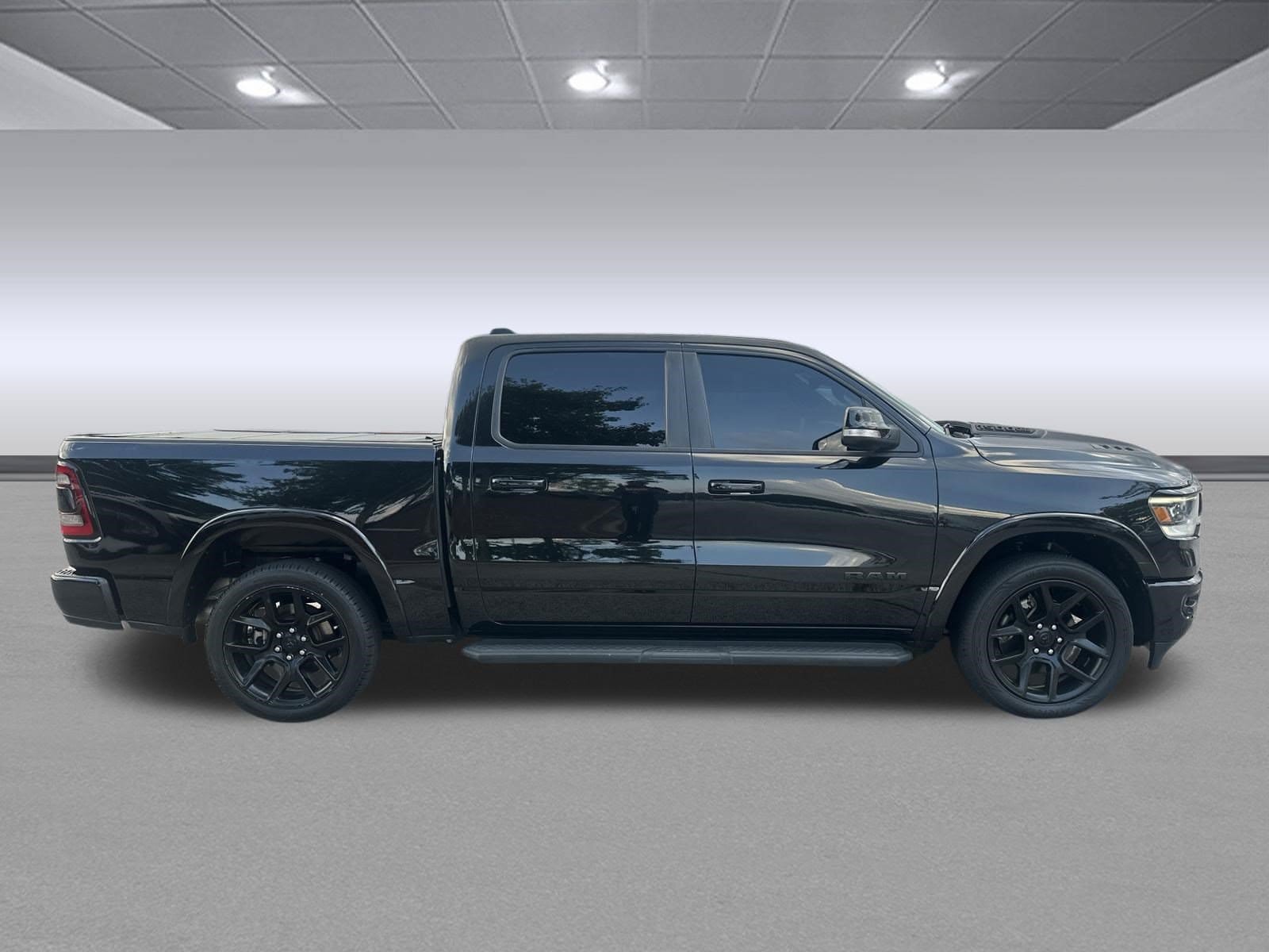 Used 2022 RAM 1500 Laramie RWD image 2