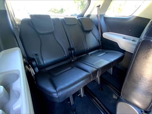 Used 2024 Kia Carnival LX image 29