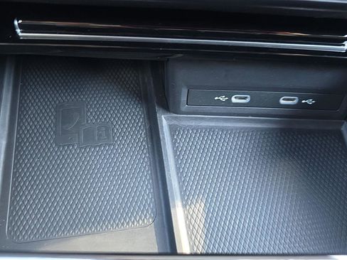 Used 2024 Volkswagen Atlas Cross Sport SE image 25