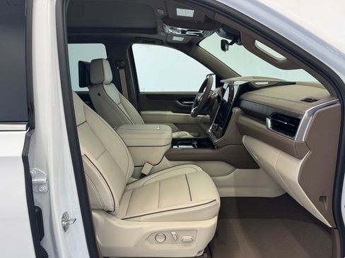 Used 2026 GMC Yukon Denali w/ Denali Reserve Package image 16