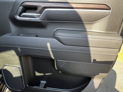 Used 2025 GMC Sierra 1500 SLT w/ SLT Premium Plus Package image 37