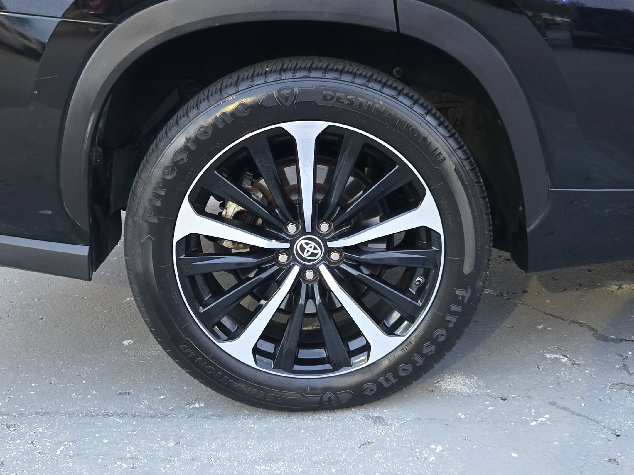 Used 2021 Toyota Highlander XSE FWD image 17