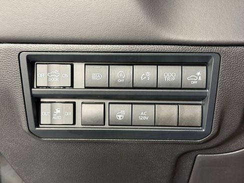 Used 2026 Toyota Tundra Platinum AWD/4WD image 32