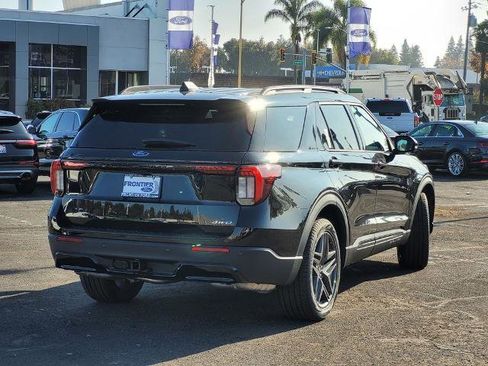 New 2026 Ford Explorer ST-Line w/ ST-Line Street Pack image 5