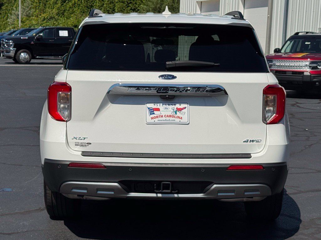 Used 2023 Ford Explorer XLT w/ Equipment Group 202A AWD/4WD image 18