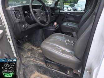 Used 2010 Chevrolet Express 2500 Extended RWD image 3