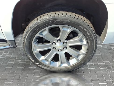 Used 2019 Chevrolet Suburban Premier AWD/4WD image 15