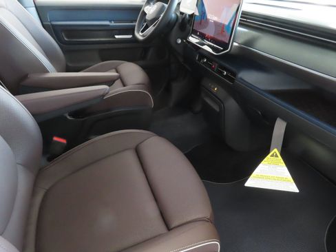 New 2025 Volkswagen ID. Buzz Pro S Plus image 32