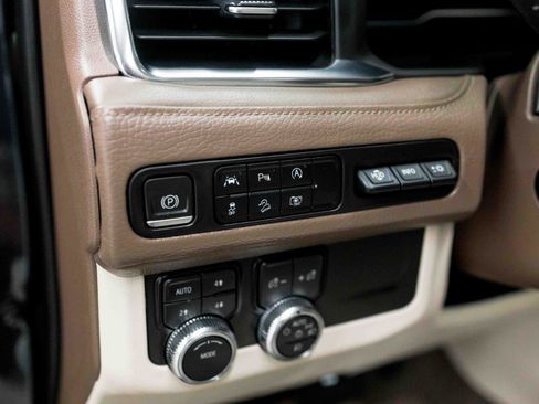 Used 2023 GMC Yukon XL Denali AWD/4WD image 50