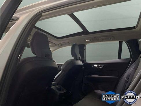 Used 2025 Volvo V60 B5 Cross Country Plus image 28