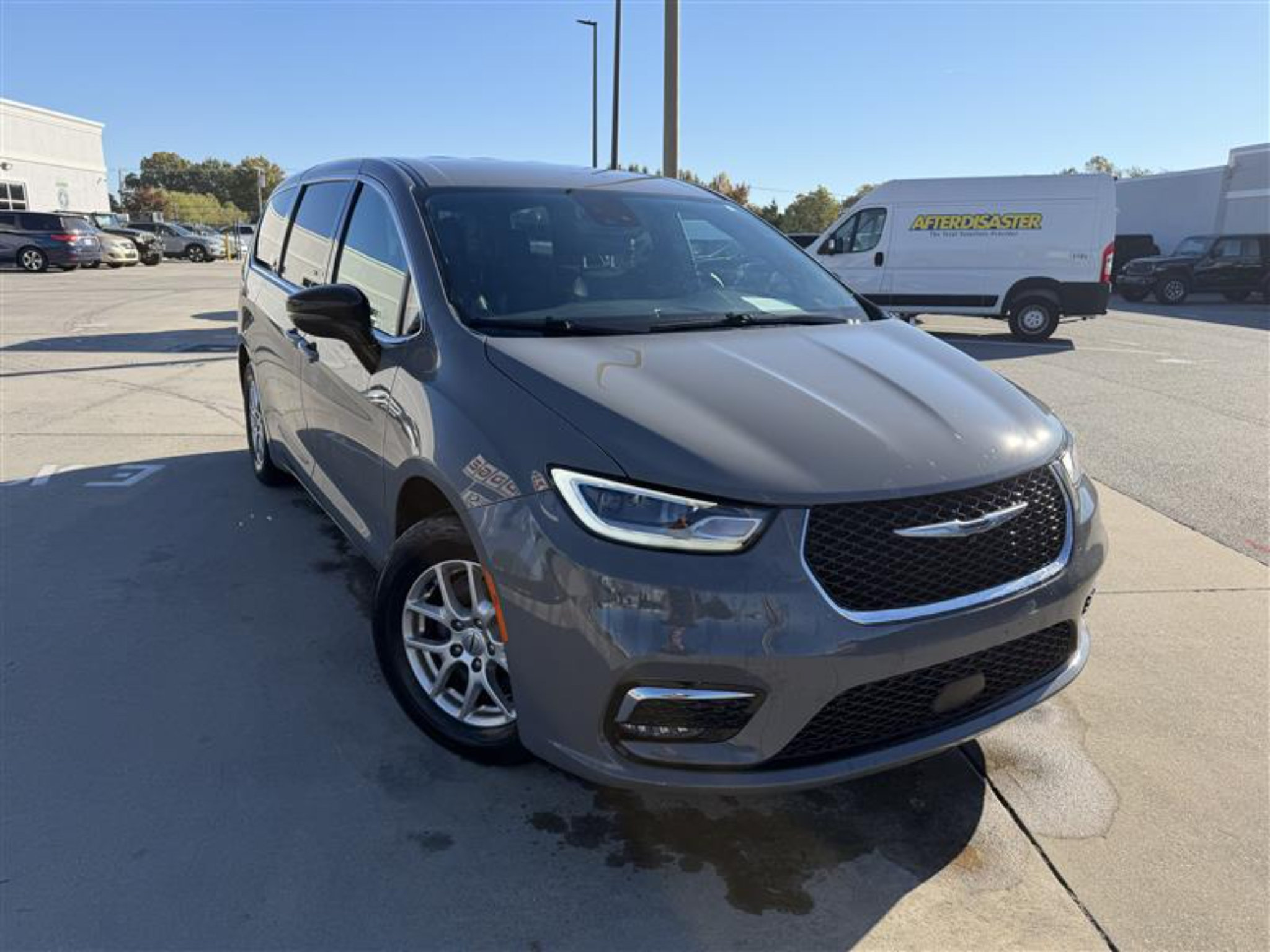 Certified 2025 Chrysler Pacifica Select FWD image 7