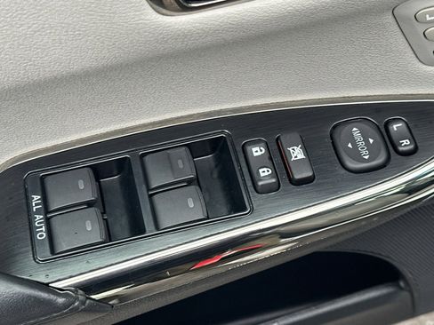 Used 2018 Toyota Avalon Limited image 12