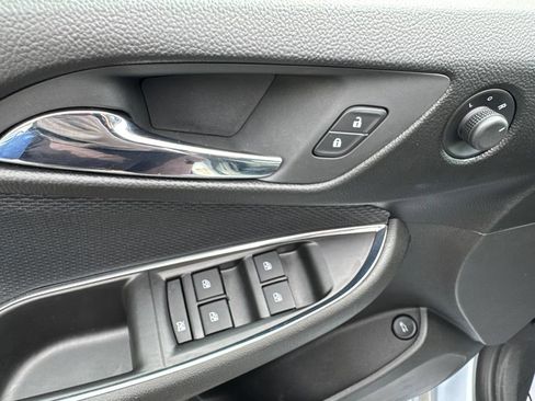 Used 2017 Chevrolet Cruze LT w/ Convenience Package FWD image 10