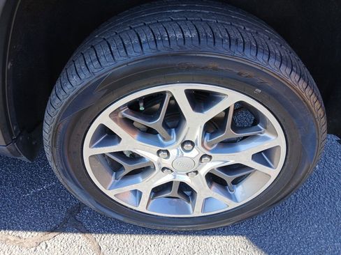 Certified 2022 Jeep Grand Cherokee Limited w/ Trailer Tow Group IV image 16