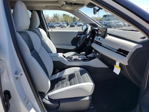 New 2026 Mitsubishi Outlander SE AWD/4WD image 12