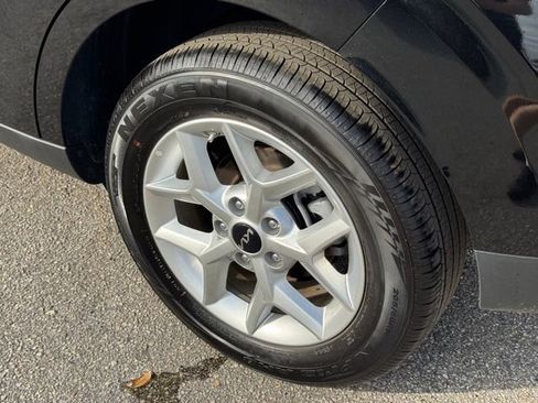 Certified 2025 Kia Soul LX w/ LX Technology Package FWD image 6