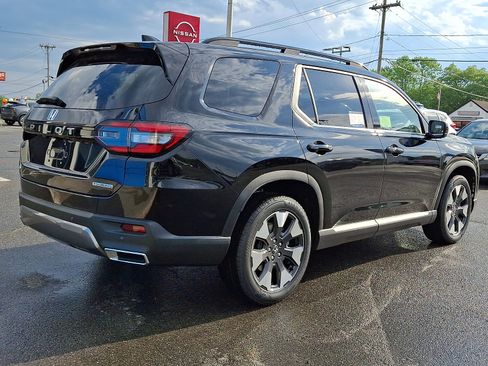 New 2026 Honda Pilot Touring image 3