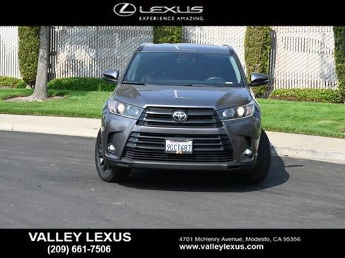 Used 2019 Toyota Highlander SE AWD/4WD image 2